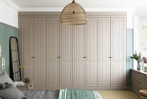Image showing the Saxon Arched fitted bedroom in a stone grey colour